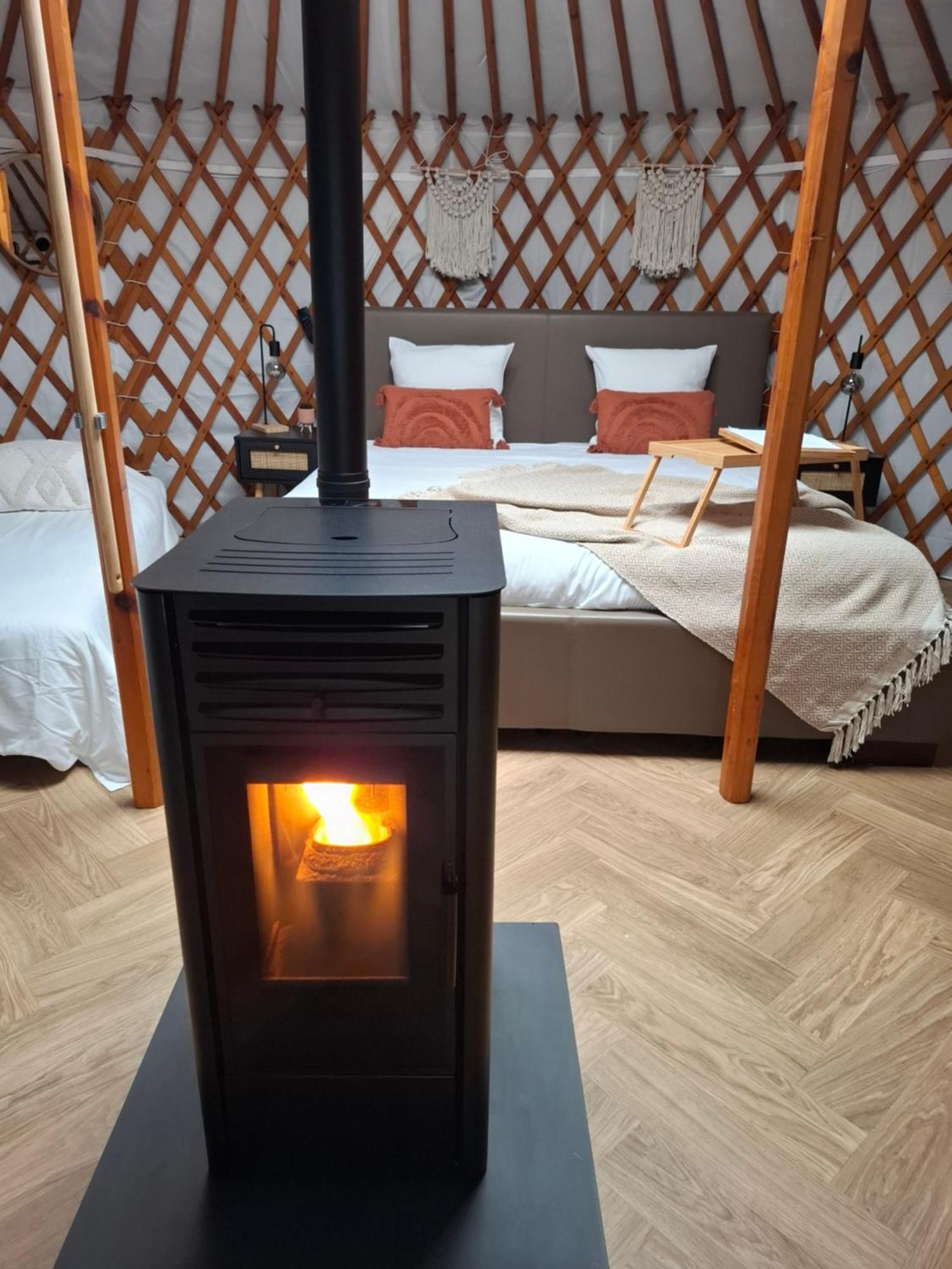 Yurt 2-4p * Ravels